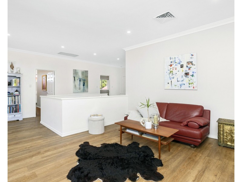 31 Moreing Road, Attadale WA 6156