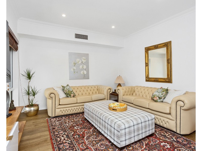 31 Moreing Road, Attadale WA 6156