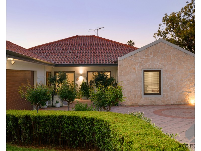 30 Dunvegan Road, Applecross WA 6153