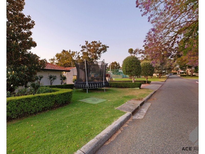 30 Dunvegan Road, Applecross WA 6153