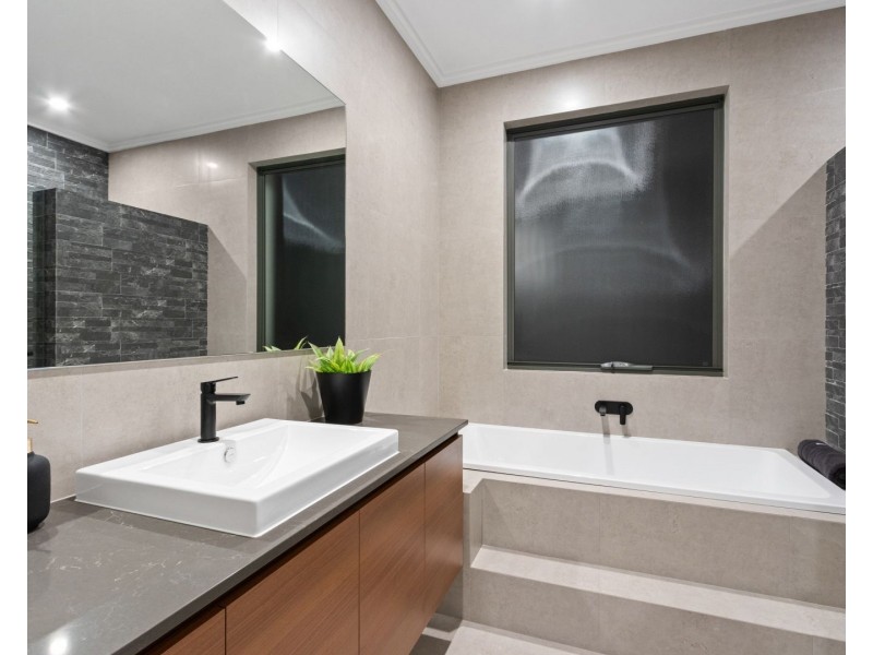 32 Raymond Street, Mount Pleasant WA 6153