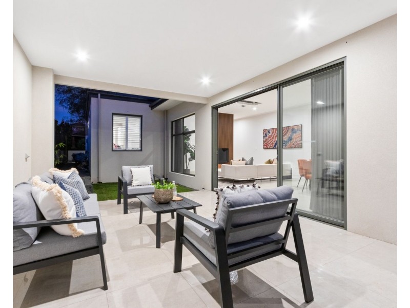 32 Raymond Street, Mount Pleasant WA 6153