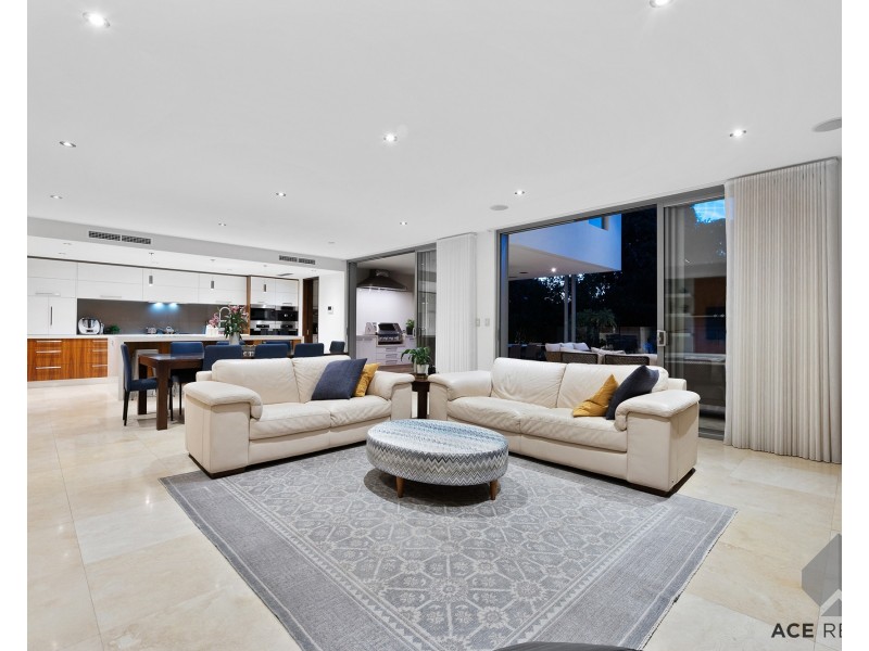 10 Kinross Road, Applecross WA 6153