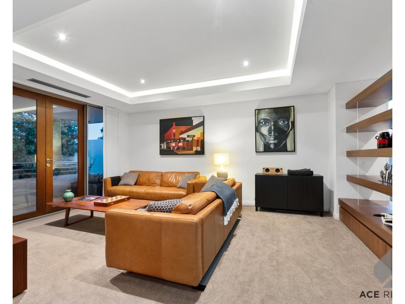 10 Kinross Road, Applecross WA 6153