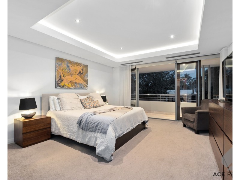 10 Kinross Road, Applecross WA 6153