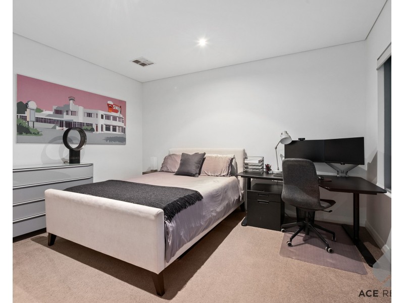 10 Kinross Road, Applecross WA 6153