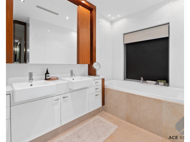 10 Kinross Road, Applecross WA 6153