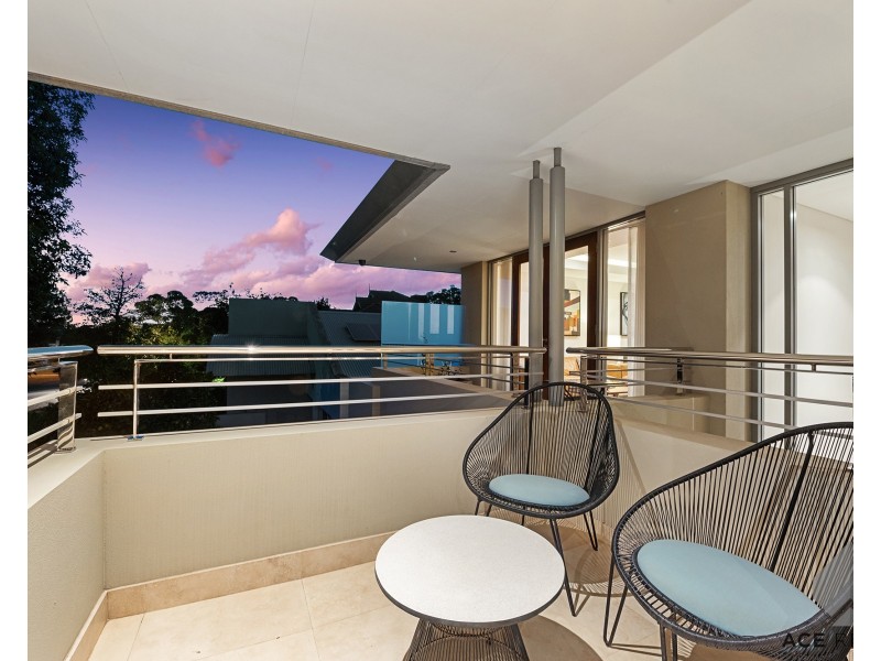 10 Kinross Road, Applecross WA 6153