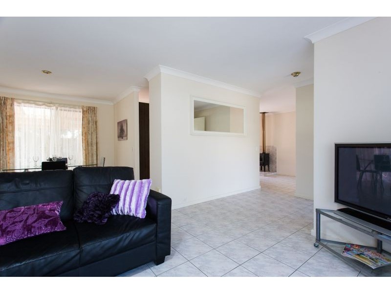 2 Sparrow Court, High Wycombe WA 6057