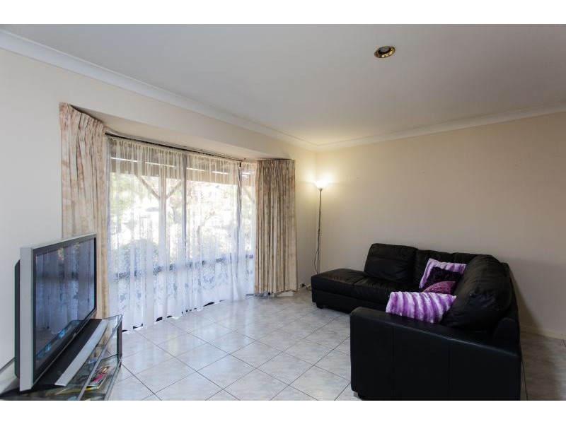 2 Sparrow Court, High Wycombe WA 6057