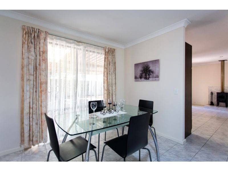 2 Sparrow Court, High Wycombe WA 6057