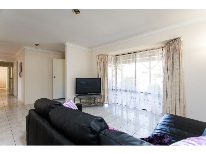 2 Sparrow Court, High Wycombe WA 6057