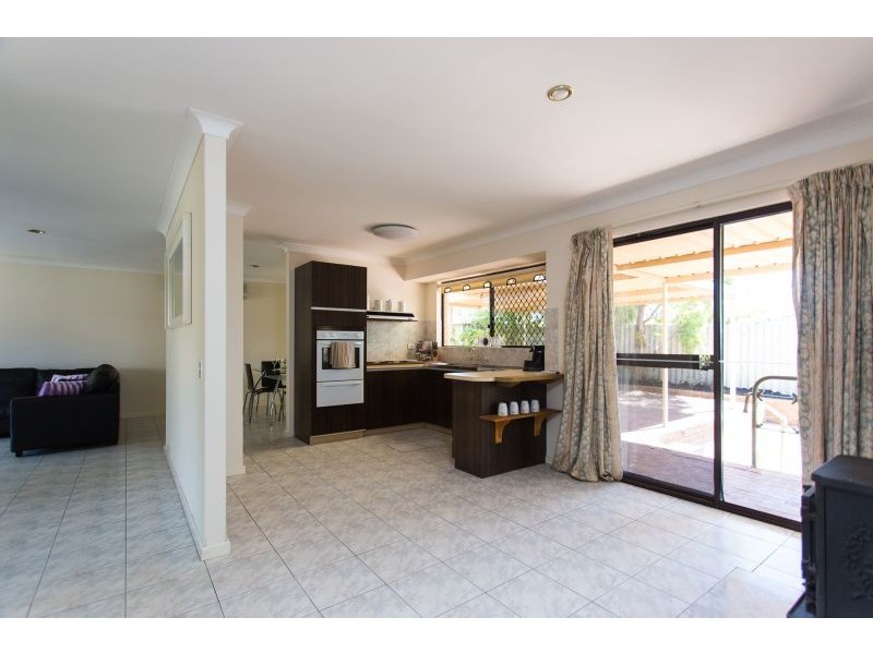 2 Sparrow Court, High Wycombe WA 6057