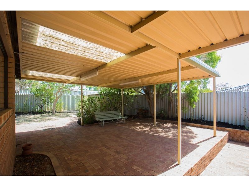 2 Sparrow Court, High Wycombe WA 6057