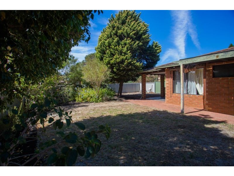 2 Sparrow Court, High Wycombe WA 6057