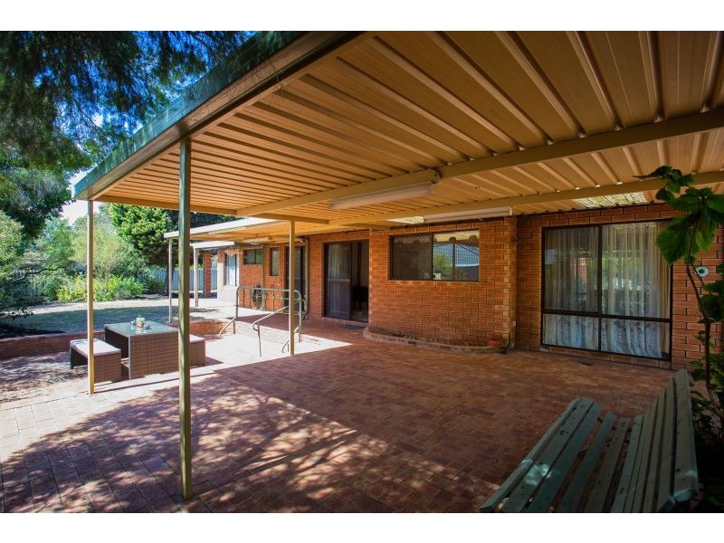 2 Sparrow Court, High Wycombe WA 6057