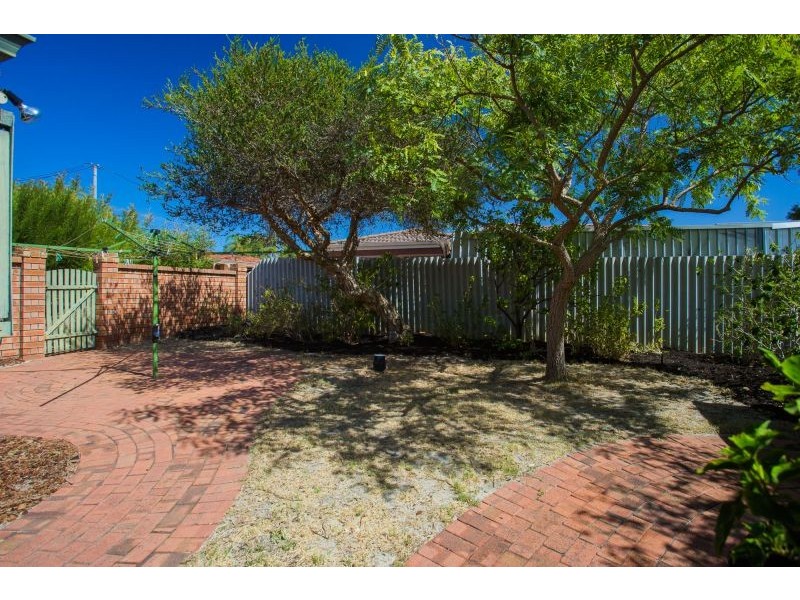 2 Sparrow Court, High Wycombe WA 6057