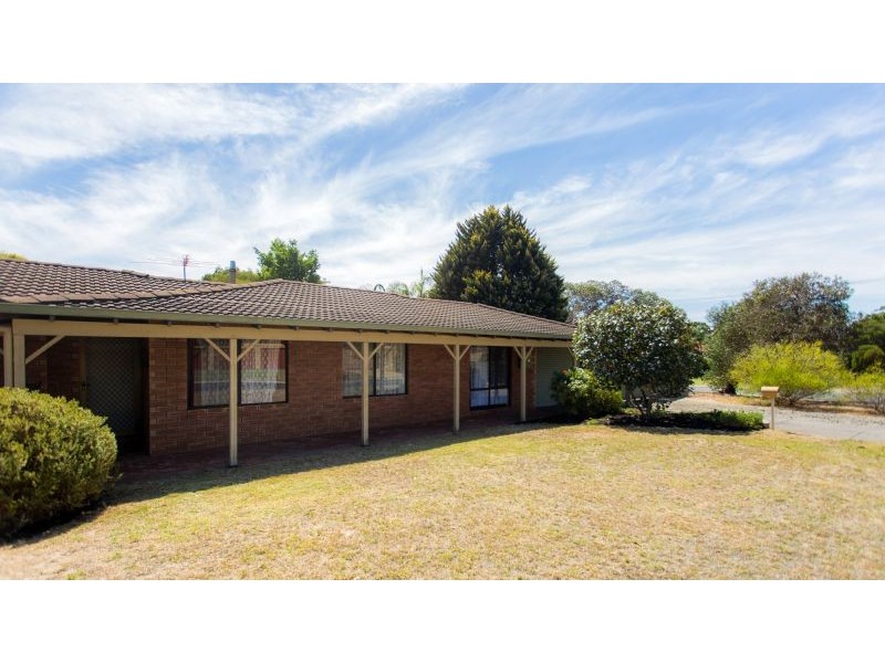 2 Sparrow Court, High Wycombe WA 6057