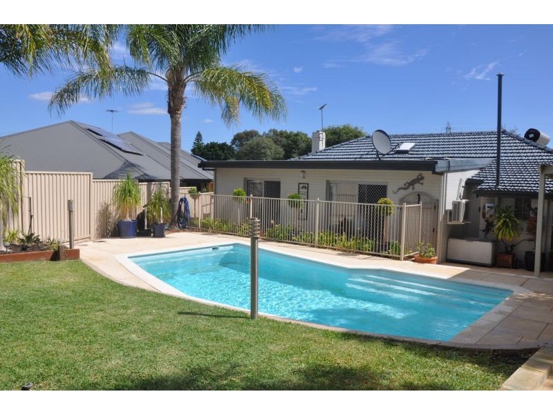 24 Alvah Street, St James WA 6102