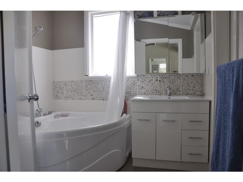 24 Alvah Street, St James WA 6102