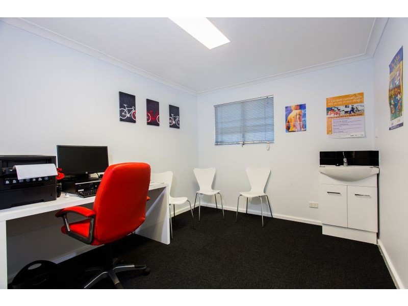 2 Barker Avenue, Como WA 6152