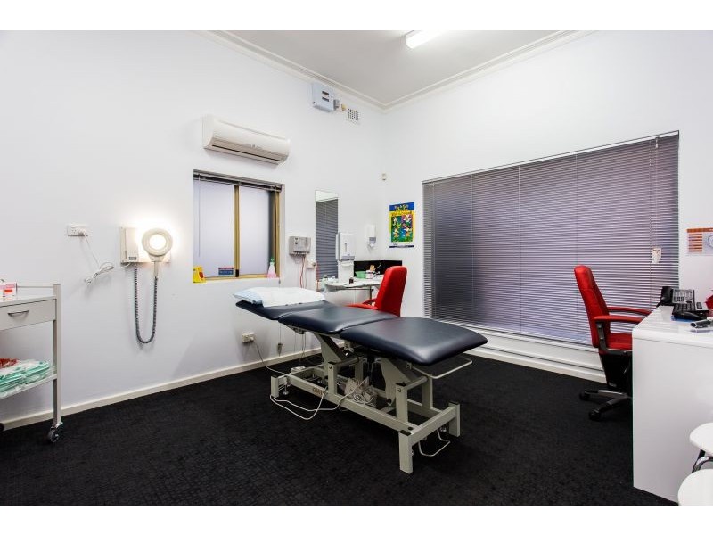 2 Barker Avenue, Como WA 6152