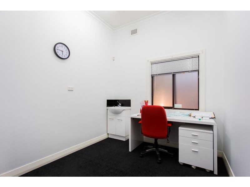 2 Barker Avenue, Como WA 6152