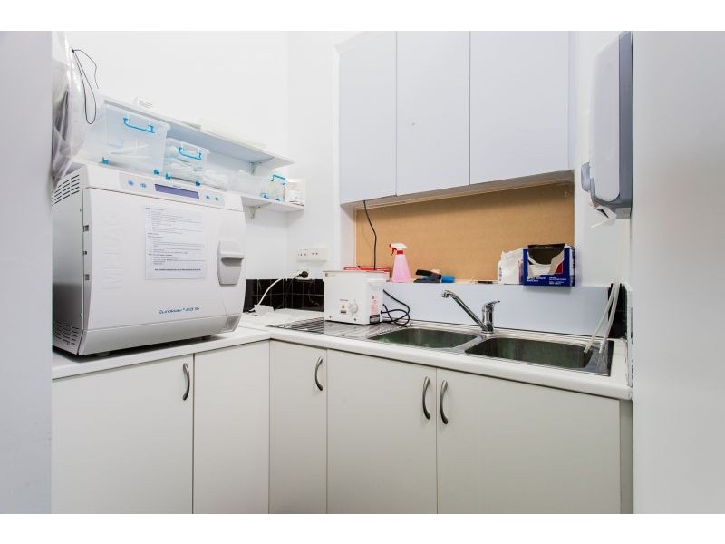 2 Barker Avenue, Como WA 6152