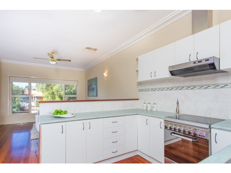 2/69 Park Street, Como WA 6152
