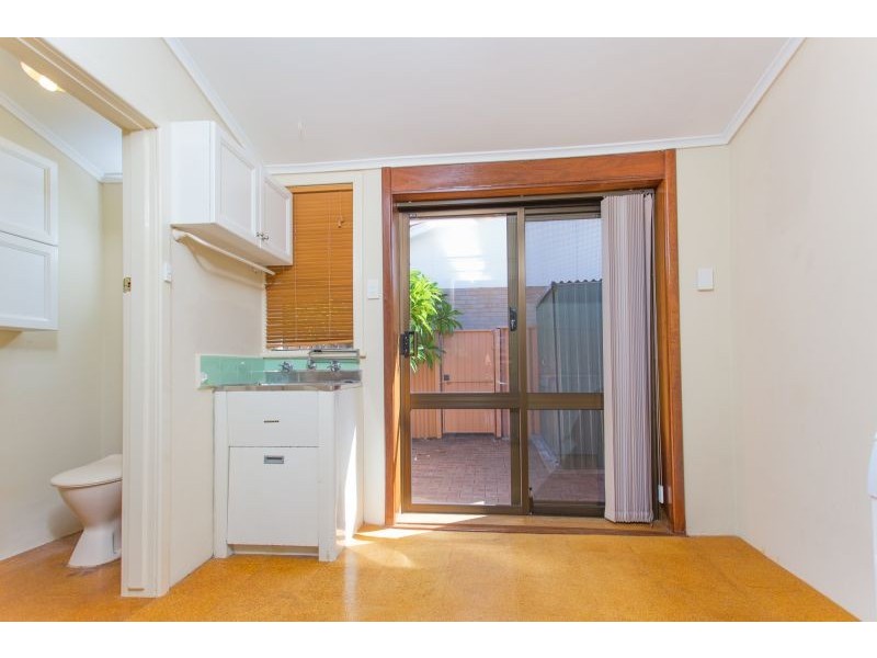2/69 Park Street, Como WA 6152