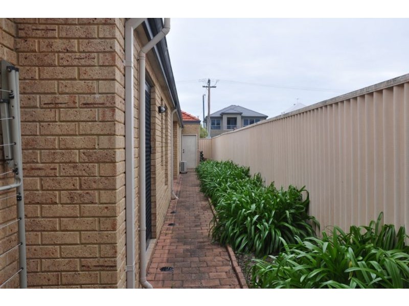 8b Strickland Road, Ardross WA 6153
