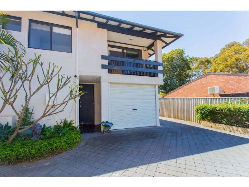 4/4 Lawrence Street, Como WA 6152