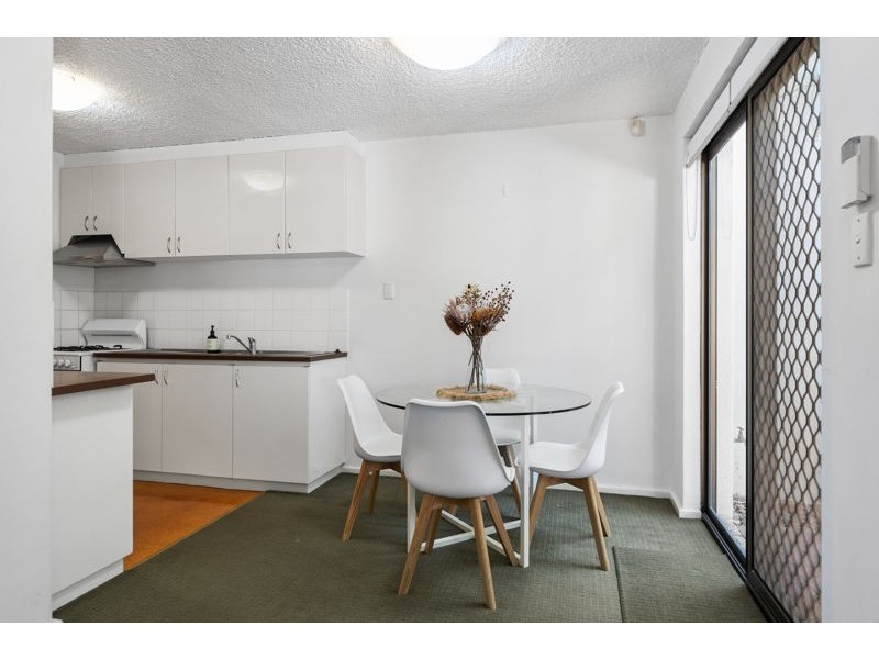 4/4 Lawrence Street, Como WA 6152