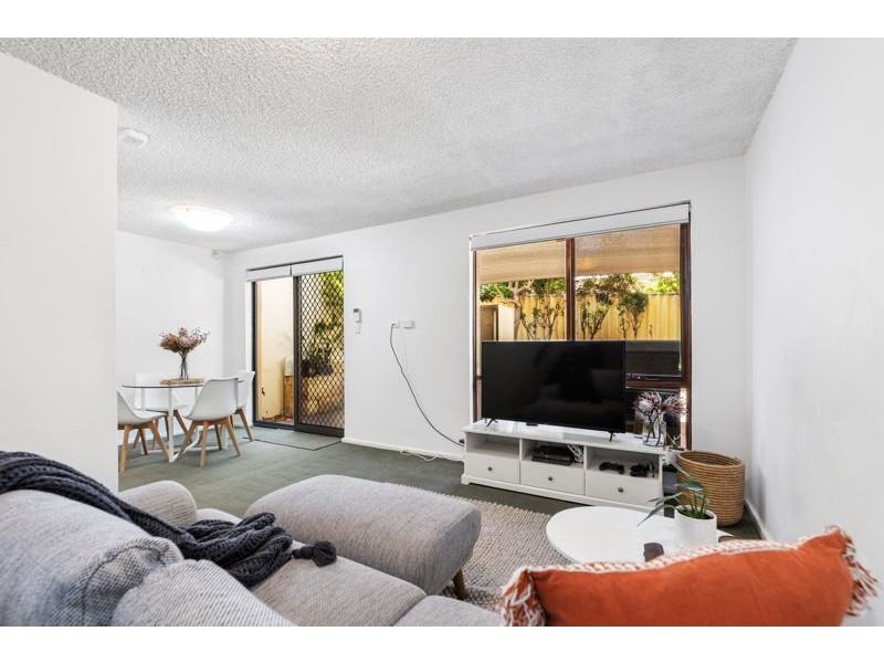 4/4 Lawrence Street, Como WA 6152