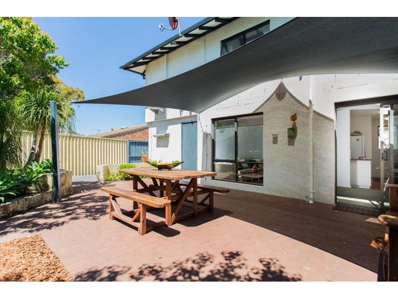 4/4 Lawrence Street, Como WA 6152