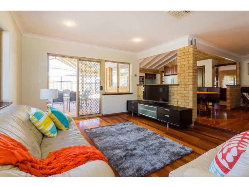 13 Capill Corner, Leeming WA 6149