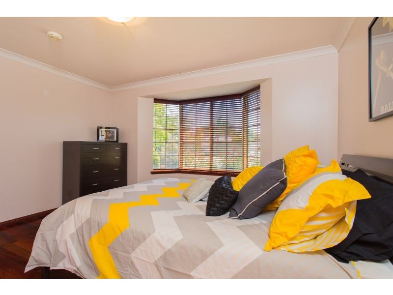 13 Capill Corner, Leeming WA 6149