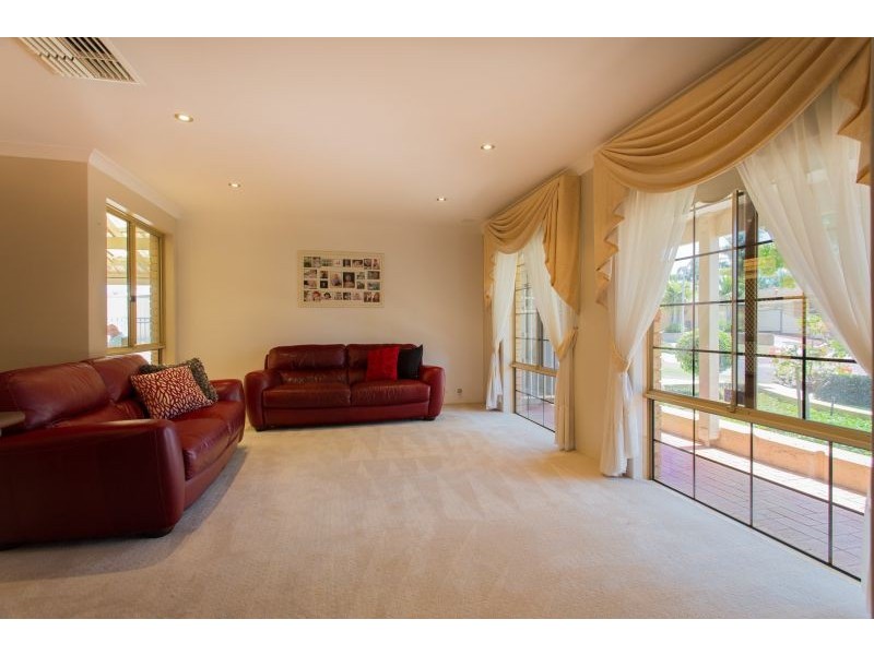 13 Capill Corner, Leeming WA 6149
