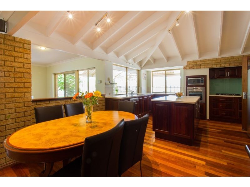 13 Capill Corner, Leeming WA 6149