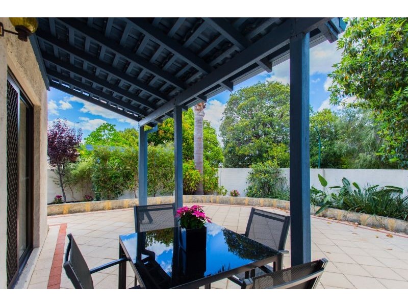 1/8 Lawrence Street, Como WA 6152