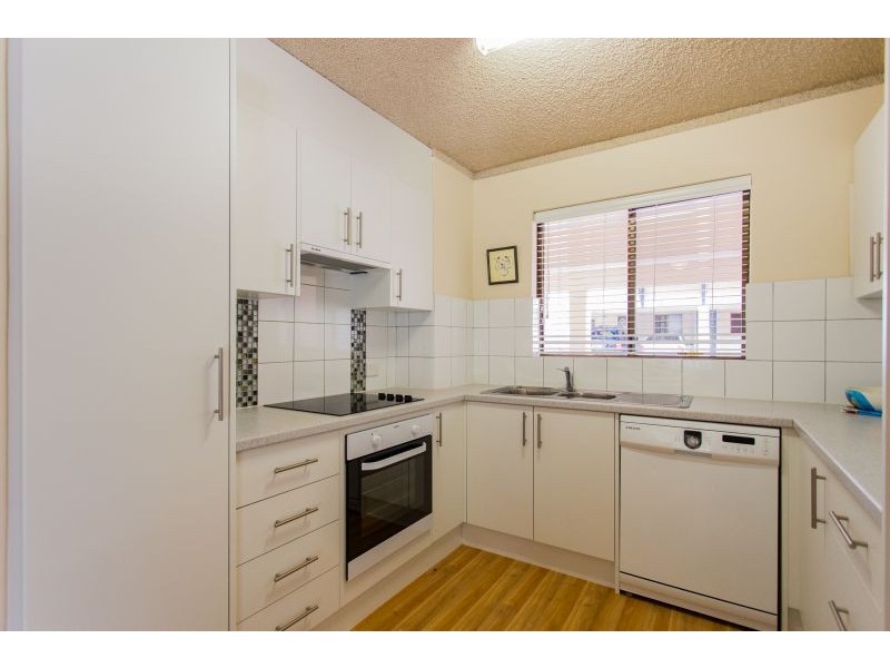 1/8 Lawrence Street, Como WA 6152