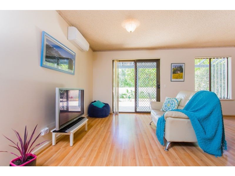 1/8 Lawrence Street, Como WA 6152