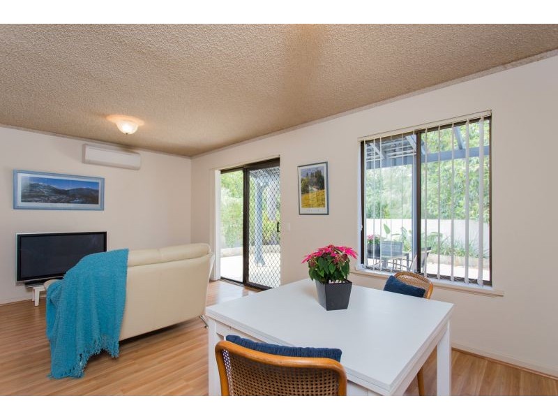 1/8 Lawrence Street, Como WA 6152