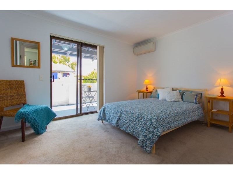 1/8 Lawrence Street, Como WA 6152
