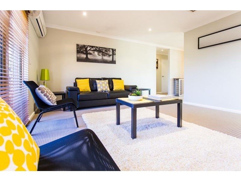 15/1 Chesterton Drive, Thornlie WA 6108