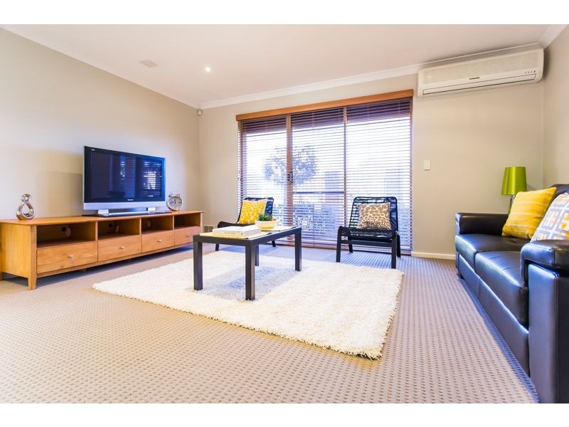 15/1 Chesterton Drive, Thornlie WA 6108