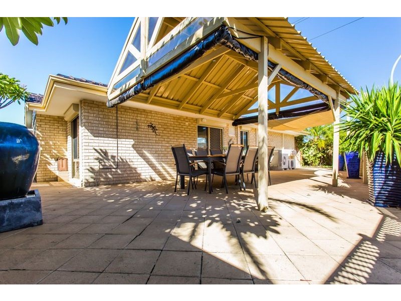 15/1 Chesterton Drive, Thornlie WA 6108