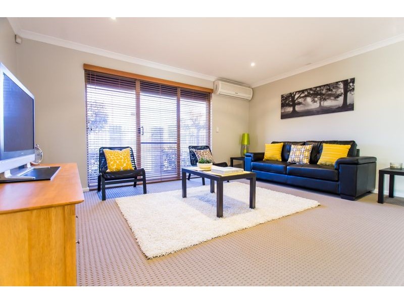 15/1 Chesterton Drive, Thornlie WA 6108