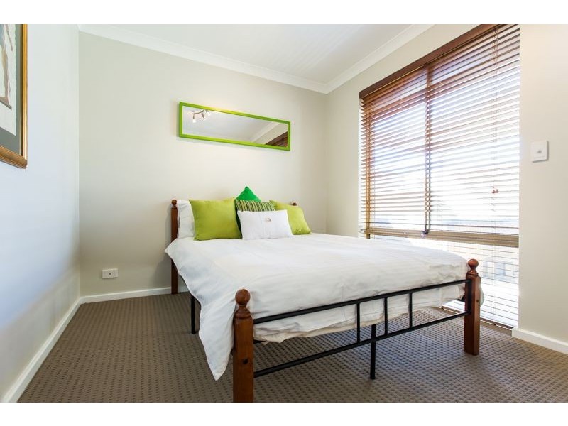 15/1 Chesterton Drive, Thornlie WA 6108