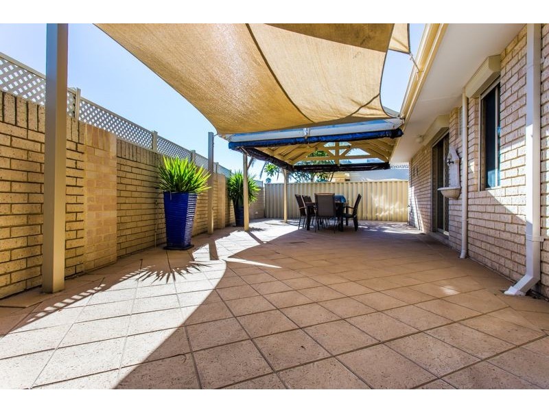 15/1 Chesterton Drive, Thornlie WA 6108